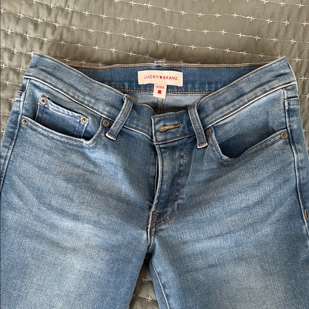 Lucky Brand Mid Rise Sweet Straight jeans
